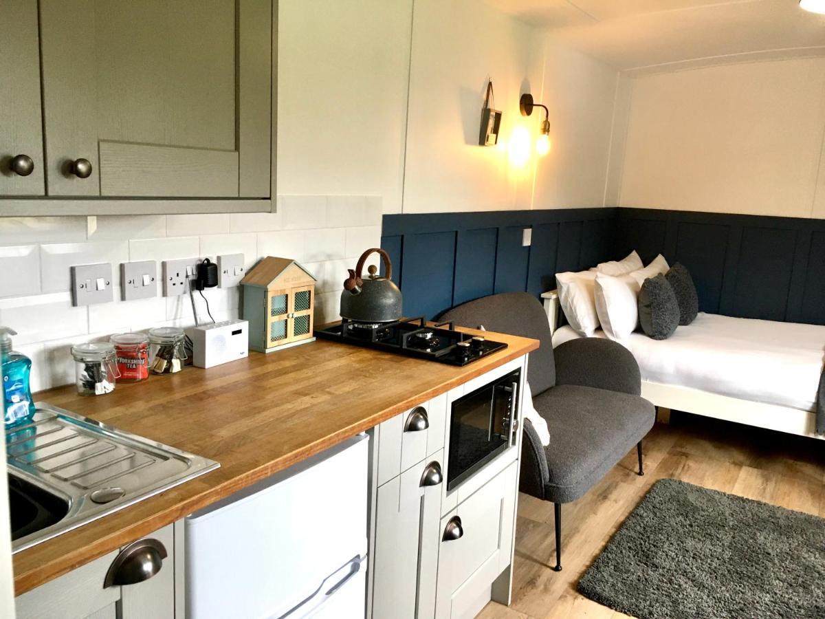 Rosemary Shepherds Hut, Clay Bank Huts Ingleby Greenhow Exterior photo